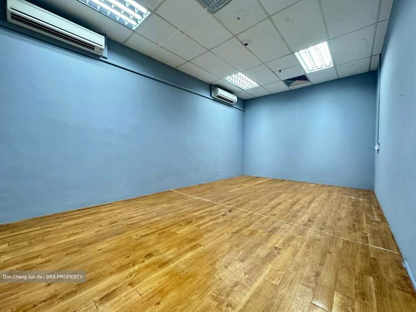 Benoi Road (D22), Office #558322911